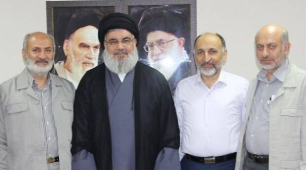 عکس جدیدی از شهید سید حسن نصرالله در کنار فرماندهان ایرانی عکس جدیدی از شهید سید حسن نصرالله در کنار فرماندهان ایرانی