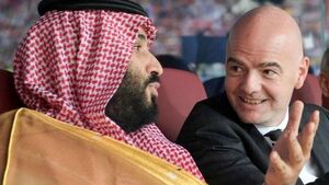 رئیس فیفا به عرب ها پناه برد