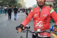 رکاب‌زنی دوچرخه‌سوار بردسکنی به عشق امام رضا(ع) از بردسکن تا مشهد با نام مجتمع معادن مس تکنار